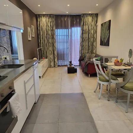 아파트 Cosy 2 Bedroom Near Sea *