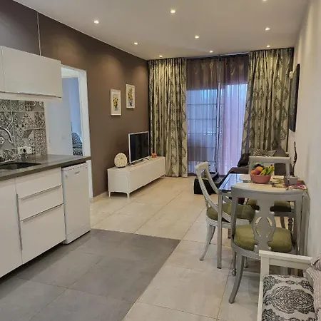 아파트 Cosy 2 Bedroom Near Sea