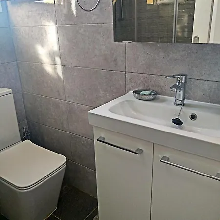 Cosy 2 Bedroom Near Sea