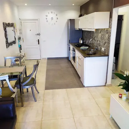 アパート Cosy 2 Bedroom Near Sea コスタ・デル・シレンチオ