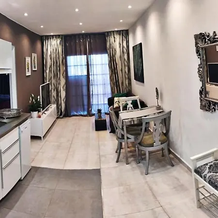 Cosy 2 Bedroom Near Sea * コスタ・デル・シレンチオ
